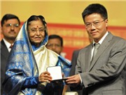 Bóng đá anh, ngoại hạng anh, lịch thi đấu euro 2012, Trưng bày bức ảnh lịch sử về GS Ngô Bảo Châu 